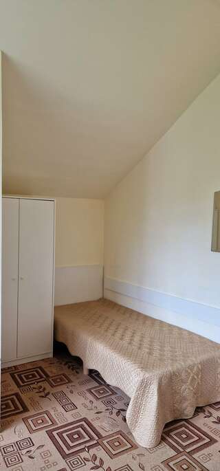 Гостиница Анюта Сочи Трехместный номер с собственной ванной комнатой-10