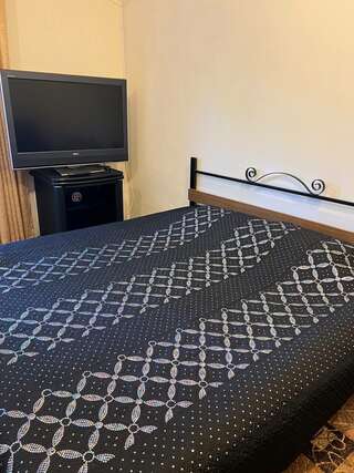 Гостиница Анюта Сочи Трехместный номер с собственной ванной комнатой-2