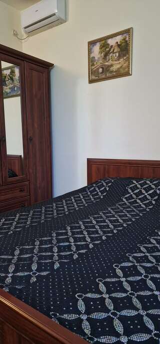 Гостиница Анюта Сочи Трехместный номер с собственной ванной комнатой-1