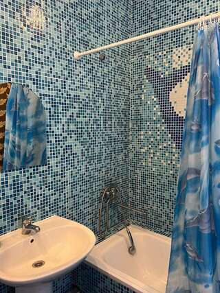 Гостиница Анюта Сочи Трехместный номер с собственной ванной комнатой-15