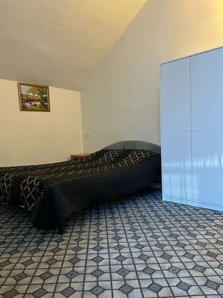 Гостиница Анюта Сочи Четырехместный номер с собственной ванной комнатой вне номера-3