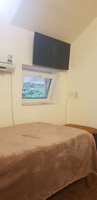 Гостиница Анюта Сочи Двухместный номер с 1 кроватью или 2 отдельными кроватями-4