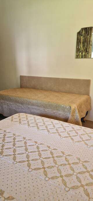 Гостиница Анюта Сочи Трехместный номер с собственной ванной комнатой-13